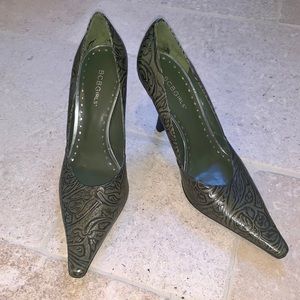 NWOT BCBGirls pointy pumps